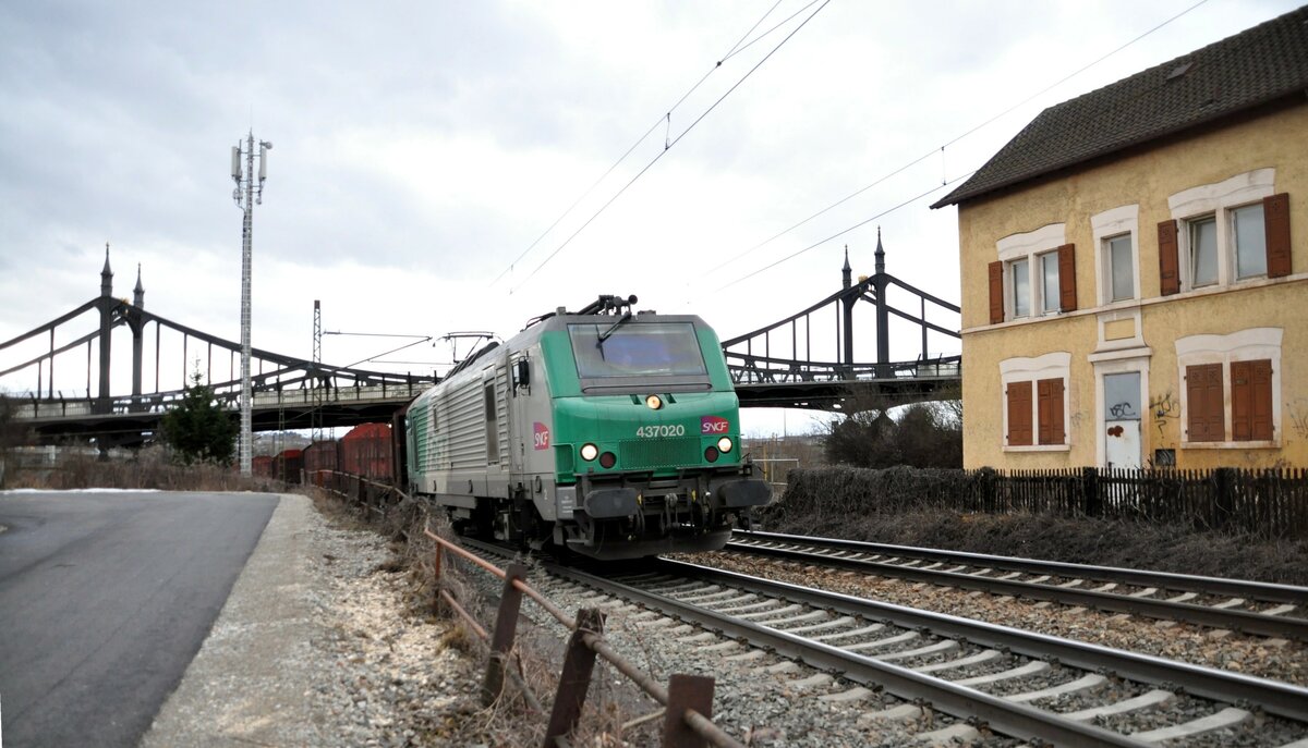 SNCF FRET 4 37020 mit Gterzug in Ulm am 26.02.2010.