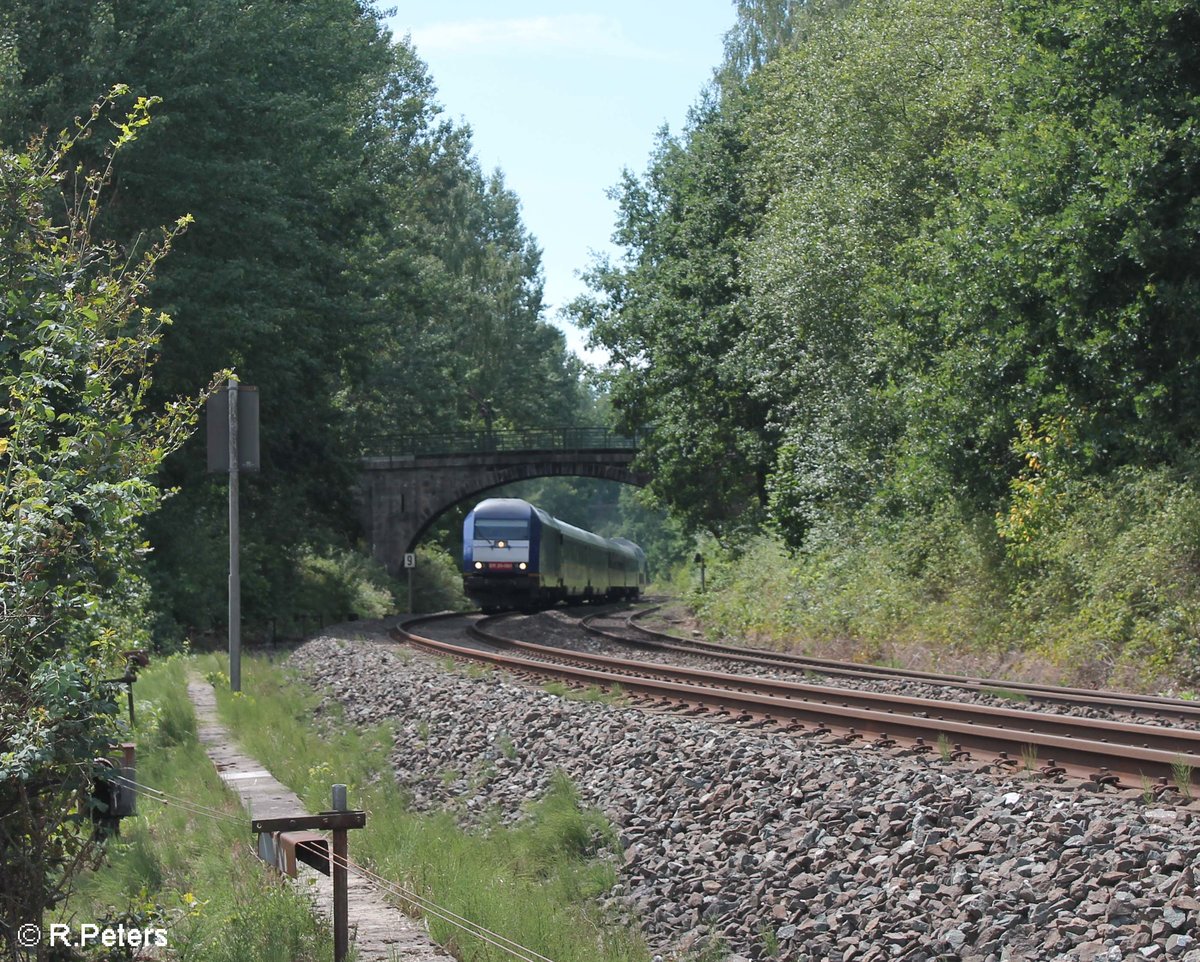 So lange sie noch Stehen sollte man die sch�nen Natursteinbogenbr�cken mit nehmen :P ER20 001 mit dem ALEX nach Hof bei der Einfahrt in Reuth bei Erbendorf. 12.08.18