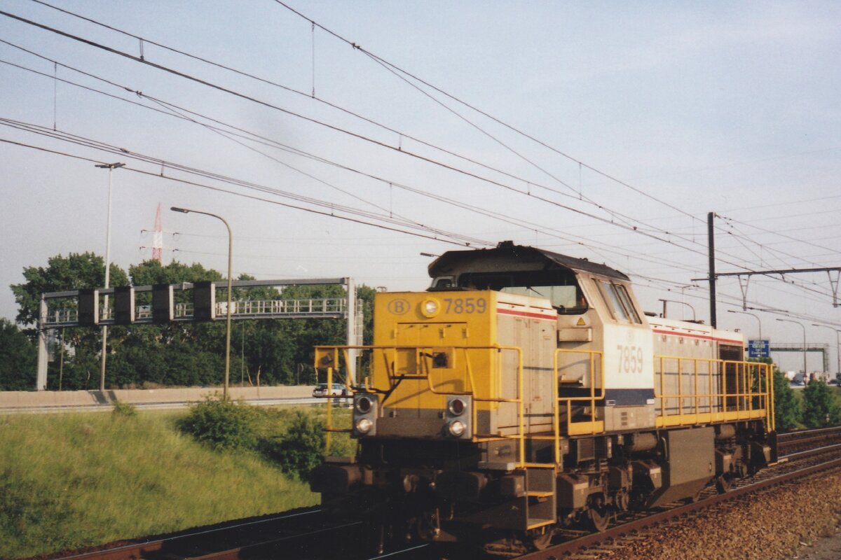 Solofahrt auf dieser Scanbild für NMBS 7859 durch Antwerpen-Luchtbal am 10 Juni 2006.