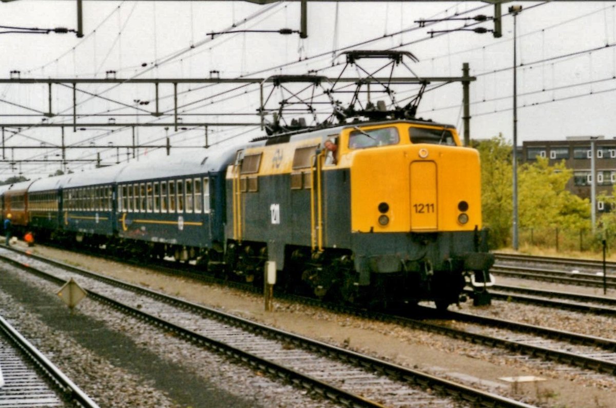 Sonderzug mit 1211 ist am 4 Oktober 1999 in Hengelo eingetroffen.