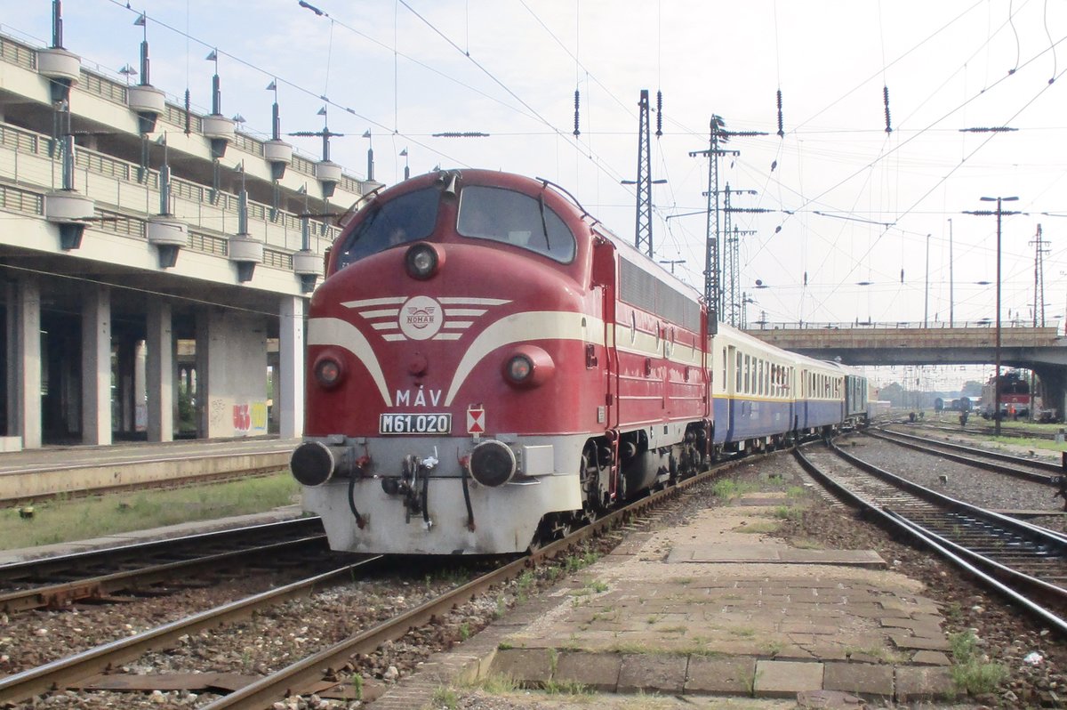 Sonderzug mit M61-020 an Zugschlüss fahrt am 8 September 2018 aus Budapest Nyugati aus.