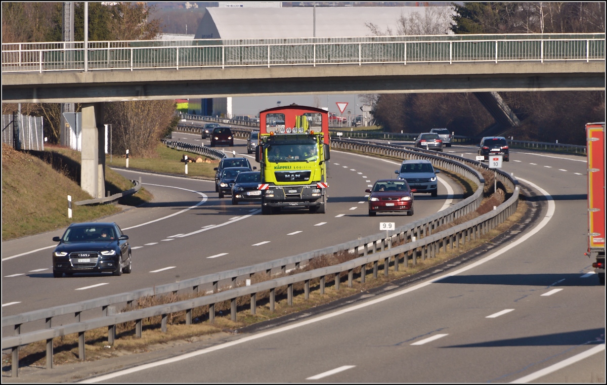 Spitzmaus auf Reisen. 

Schienentraktor Tm I Nr. 477 auf verlässt sein vorübergehendes Zuhause in Frauenfeld, um in Sargans ein neues Einsatzfeld zu finden. Um den Erhalt kümmert sich IG Schiene Schweiz. Februar 2014.