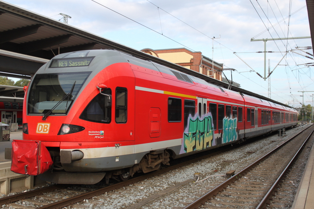 Stadler Flirt als RE 9(RE 13007)von Rostock Hbf nach Sassnitz kurz vor der Ausfahrt im Rostocker Hbf.15.09.2018