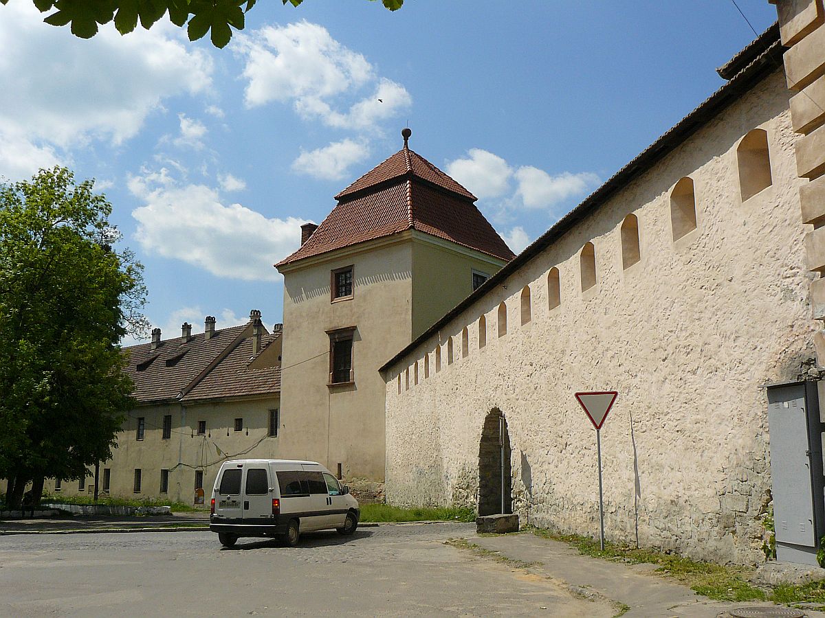 Stadtmauer Vicheva PLatz Zhovkva, Ukraine 19-05-2

Stadsmuur Vicheva plein Zhovkva, Oekrane 19-05-2015.