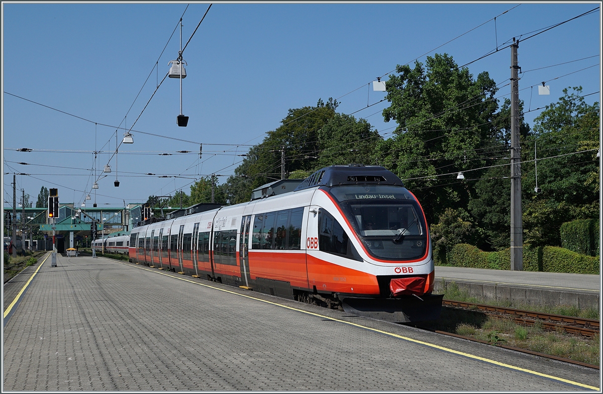 Statt wie früher in Lindau HBF kann nun in Bregenz Fahrzeuge der ÖBB, DB und SBB sehen: 
Der ÖBB 4024 133-2 verlässt Bregenz mit dem Ziel Lindau Insel. 

14. August 2021