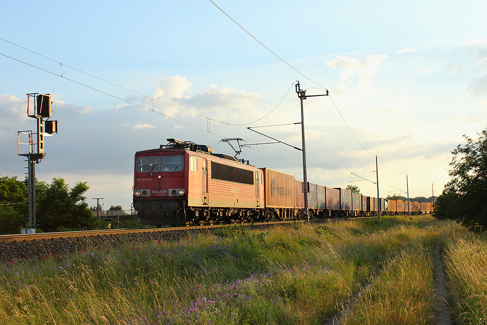 Stendal, 12.06.2014 20:33 Uhr - 155 033 kommt mit einem Containerzug aus Richtung Salzwedel