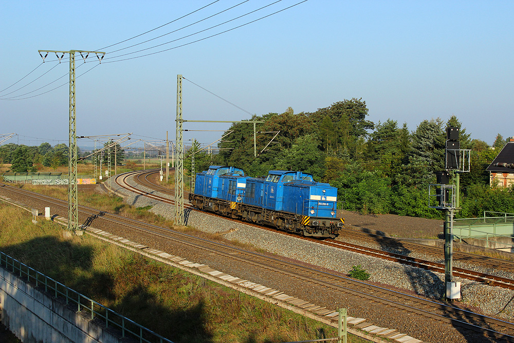 Stendal, 18.09.2014 - Press 204 016 + 031 kommen ohne Zug aus Niedergörne zurück.