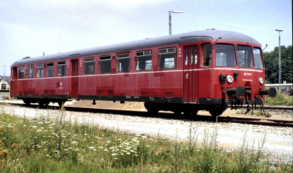 Steuerwagen 815 750-5 in uchloe am24.07.1989.