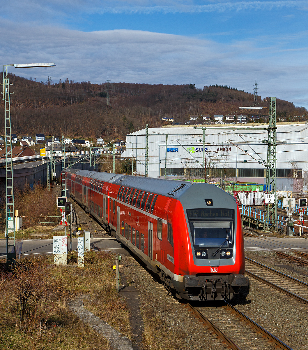 Steuerwagen voraus (geschoben von der 146 001-3) fährt am 20.03.2021 der RE 9 (rsx - Rhein-Sieg-Express) Siegen - Köln – Aachen durch Niederschelden in Richtung Köln. 