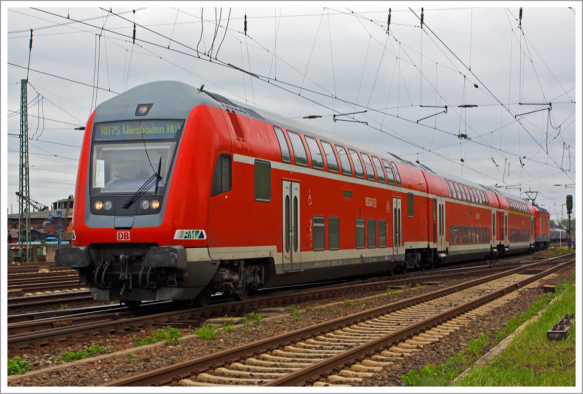 Steuerwagen voraus (Schublok war 143 238) fhrt die RB 75  Rhein-Main-Bahn  (Aschaffenburg Hbf-Babenhausen (Hess)-Darmstadt Hbf-Weiterstadt-Mainz Hbf-Wiesbaden Hbf) am 28.04.2013 vom Bf Darmstadt-Kranichstein weiter in Richtung Darmstadt Hbf.