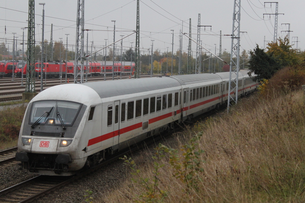 Steuerwagen(Bpmbdzf)als IC 2212 von Koblenz Hbf nach Ostseebad Binz bei der Einfahrt im Rostocker Hbf.21.10.2016