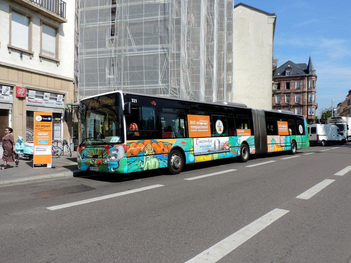 Strassburg - 17. Juli 2019 : Irisbus Citelis 18 Nr 321 bei der Haltestelle Pont Kuss.