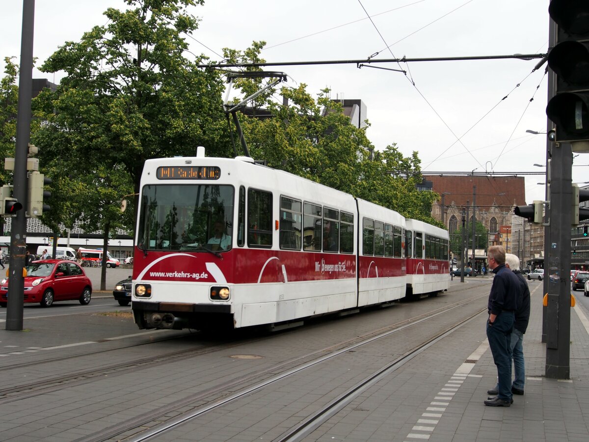 Straßenbahn / Stadtbahn;  Braunschweig;  GT 6 Nr.8153 von LHB Baujahr 1981 in Braunschweig am 16.06.2014.
