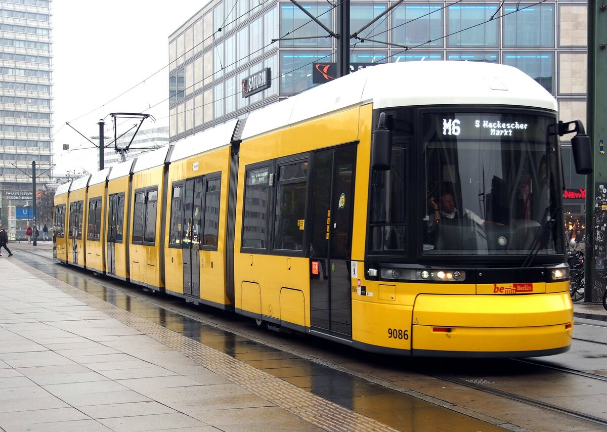 Straßenbahn / Stadtbahn; U-Bahn Berlin;   GT 8-11 ZRL Nr.9086 von Bombardier Baujahr 2018 am Alexanderplatz in Berlin am 20.10.2019.