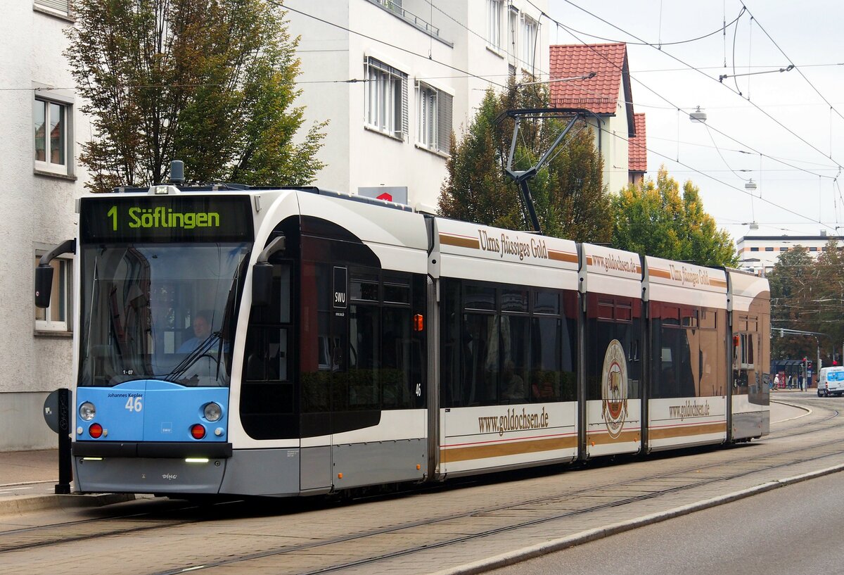 Straßenbahn / Stadtbahn; Ulm;   Combino NF8 Nr.46 mit Namen  Johannes Kepler  in Ulm Söflingen am 20.09.2014.