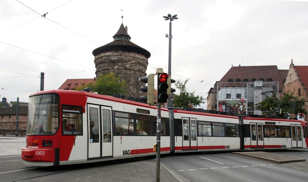 Straßenbahn / Stadtbahn;Nürnberg;    GT 6N Nr.1002 von AEG Baujahr 1995 am Hbf Nürnberg am 15.10.2016.