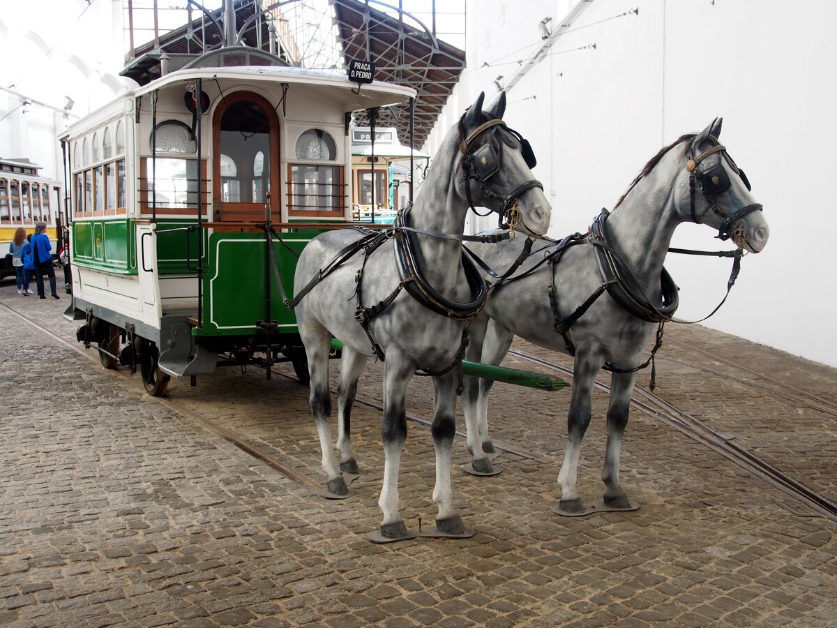 Straßenbahn / Stadtverkehr ;  Porto;    Pferdetram No.8 von Starbuck Car und Wagon Company Birenhead UK im Trammuseum Porto am 15.05.2018.