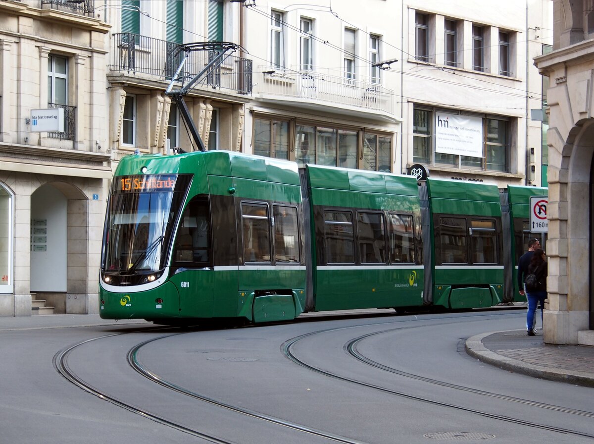 Straßenbahn / Stadtverkehr Basel; Be 4/6 Nr.6011 Flexity 2 in Basel am 29.09.2019.