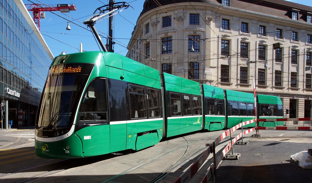 Straßenbahn / Stadtverkehr Basel, Be 4/6 Nr.6001 Flexity 2 von Bombardier Baujahr 2016 der BVB Basel am 29.09.2019.