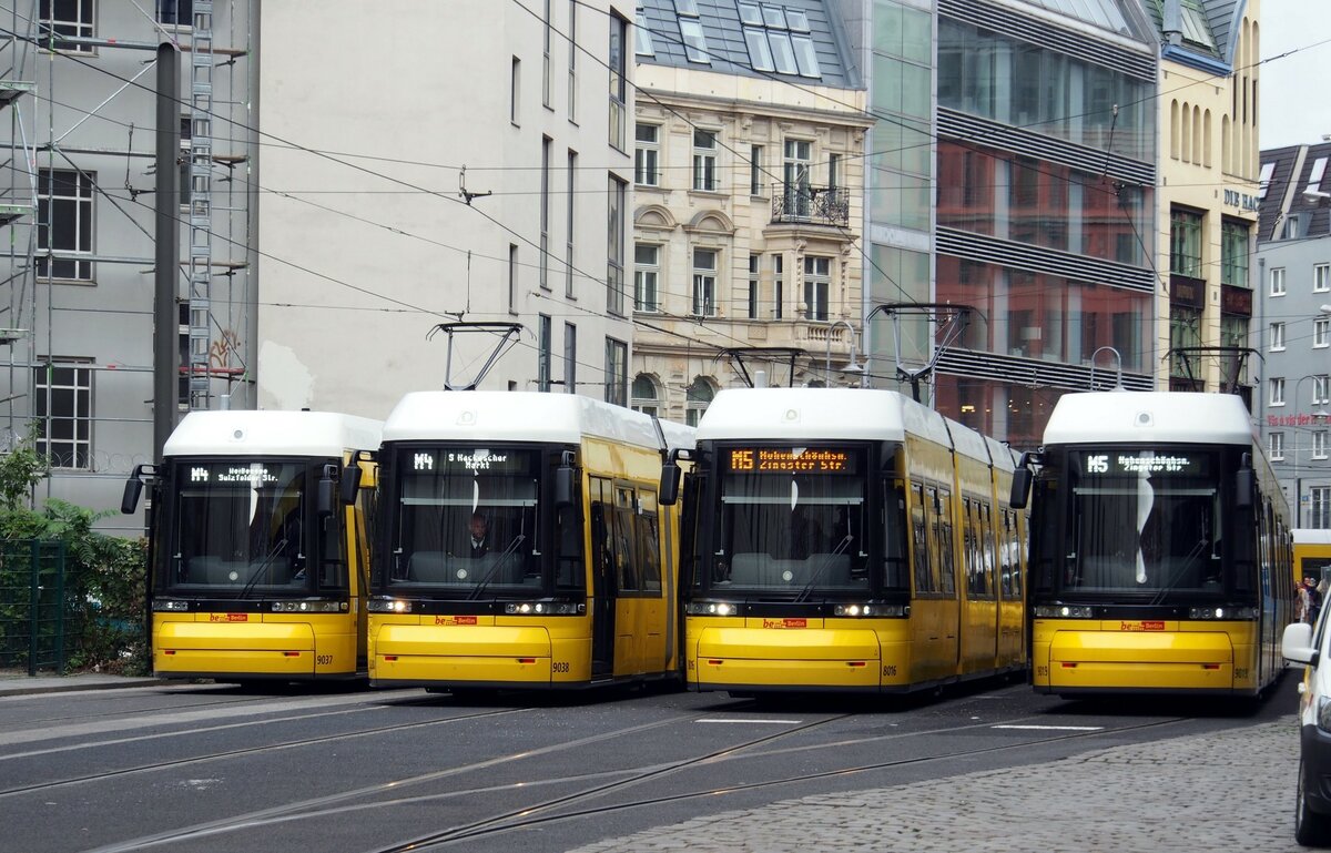 Straßenbahn / Stadtverkehr; Berlin;  GT 8-11 ERL und ZRL Nr.8016; 9019; 9037 und 9038 von Bombardier Baujahre 2012, 14 und 15 am Hackerschen Markt in Berlin am 08.10.2016.