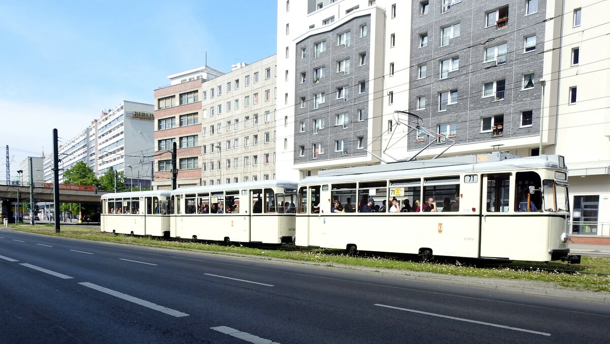 Straßenbahn / Stadtverkehr; Berlin;      TE 69 217 055-8 von Raw Berlin Schöneweideam Alexanderplatz in Berlin am 14.05.2017.