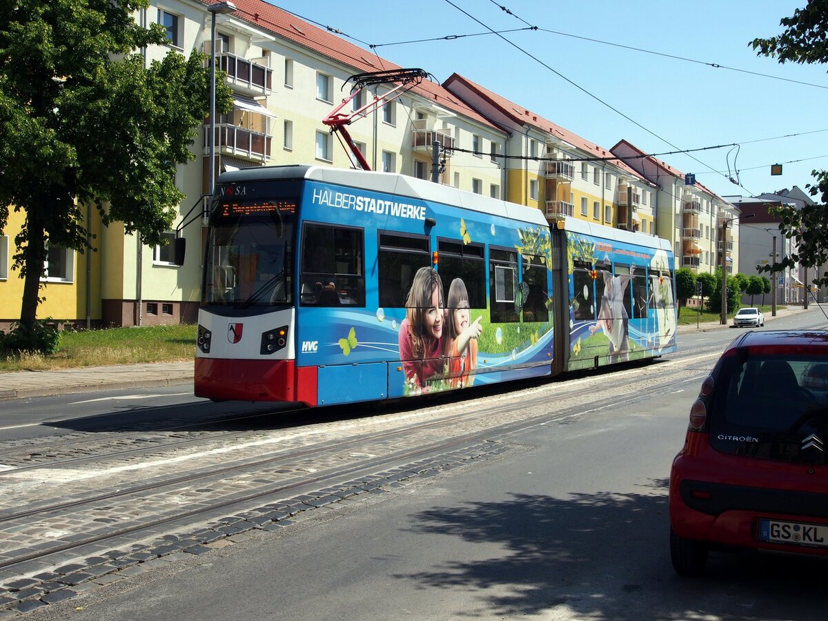 Straßenbahn / Stadtverkehr; Halberstadt;    NGTW 6-H Nr.2 Leoliner von LFB Baujahr 2006 im Hohen Weg in Halberstadt am 24.07.2019.