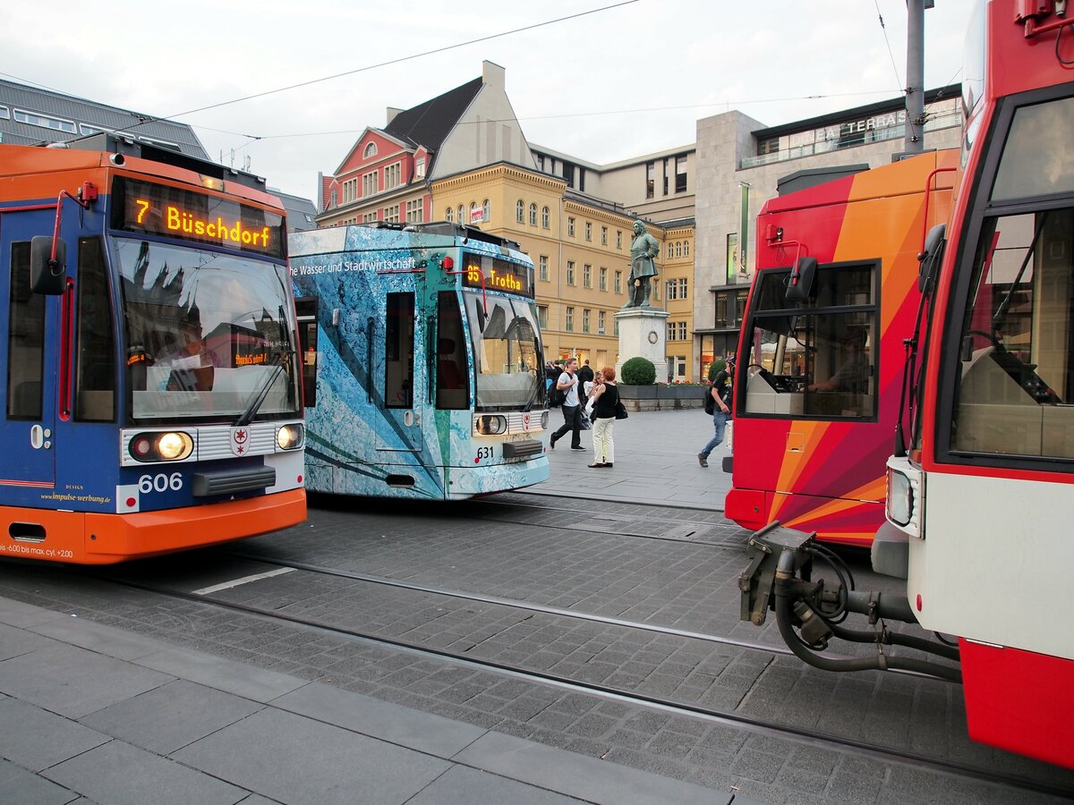 Straßenbahn / Stadtverkehr; Halle;   4x MGT 6 D am Abend in der Haltestelle Marktplatz am 29.06.2015.