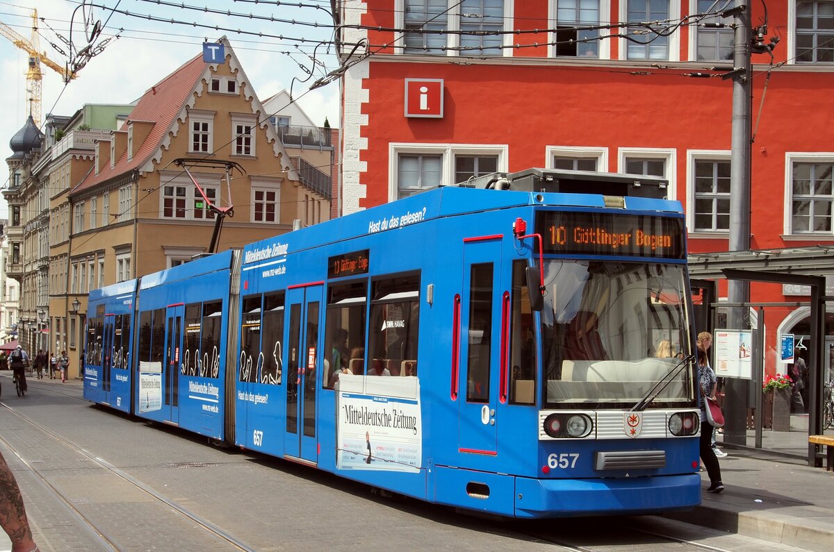 Straenbahn / Stadtverkehr; Halle;   MGT6D Nr.657 von Bautzen Baujahr 2000 am Marktplatz von Halle bei der Touristinfo am 30.06.2015.