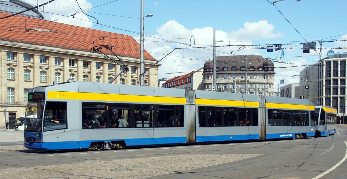 Straßenbahn / Stadtverkehr; Leipzig;     NGT 8 Nr.1109 von DWA Baujahr 1995 mit NB4 Nr.929 von Bombardier Baujahr 2001 in der Hst Leipzig Hbf am 27.07.2019.