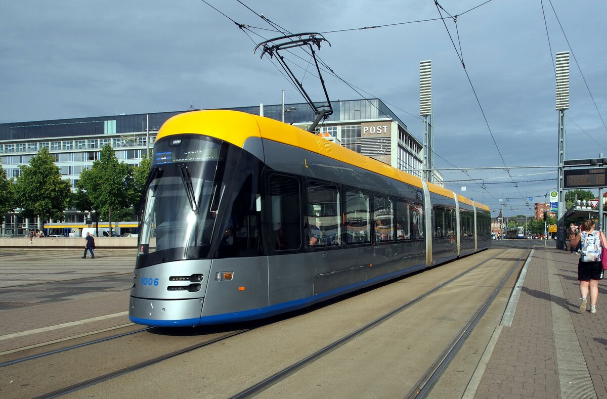 Straßenbahn / Stadtverkehr; Leipzig;      NGT 10 Nr.1006 Tramino von Solaris Baujahr 2017 in Leipzig am Augustusplatz am 22.07.2019.