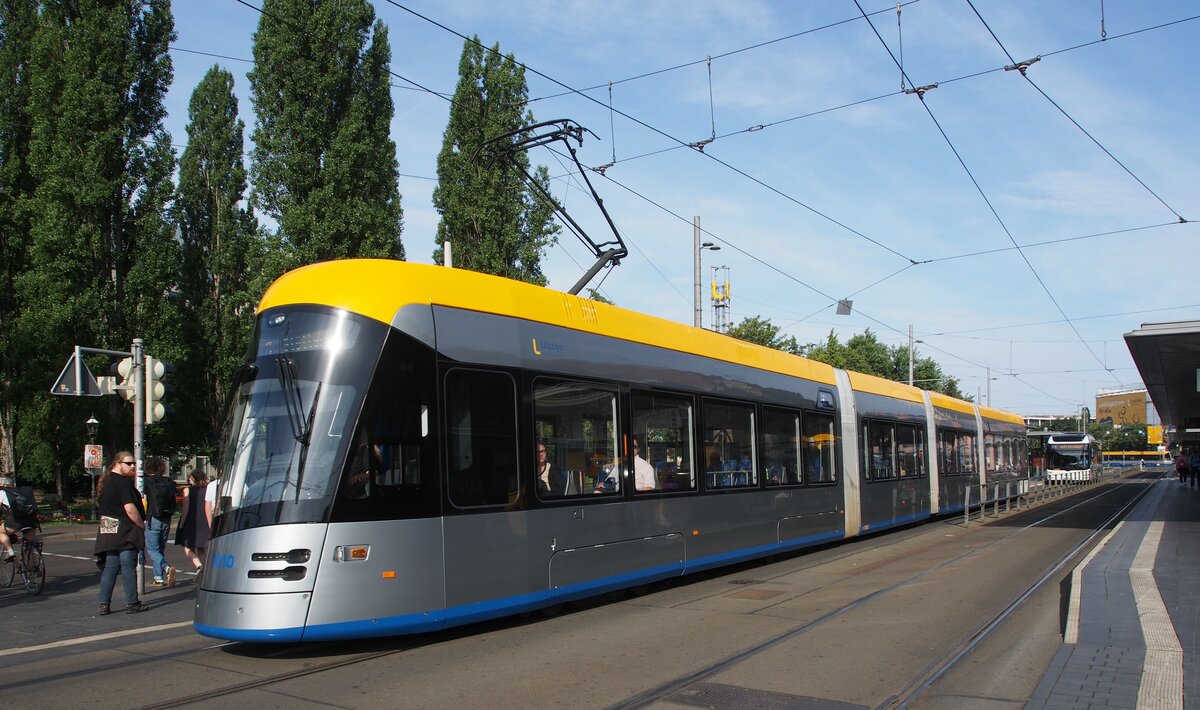 Straßenbahn / Stadtverkehr; Leipzig;      NGT 10 Nr.1010 Tramino von Solaris Baujahr 2017 am Hbf Leipzig am 20.07.2019.