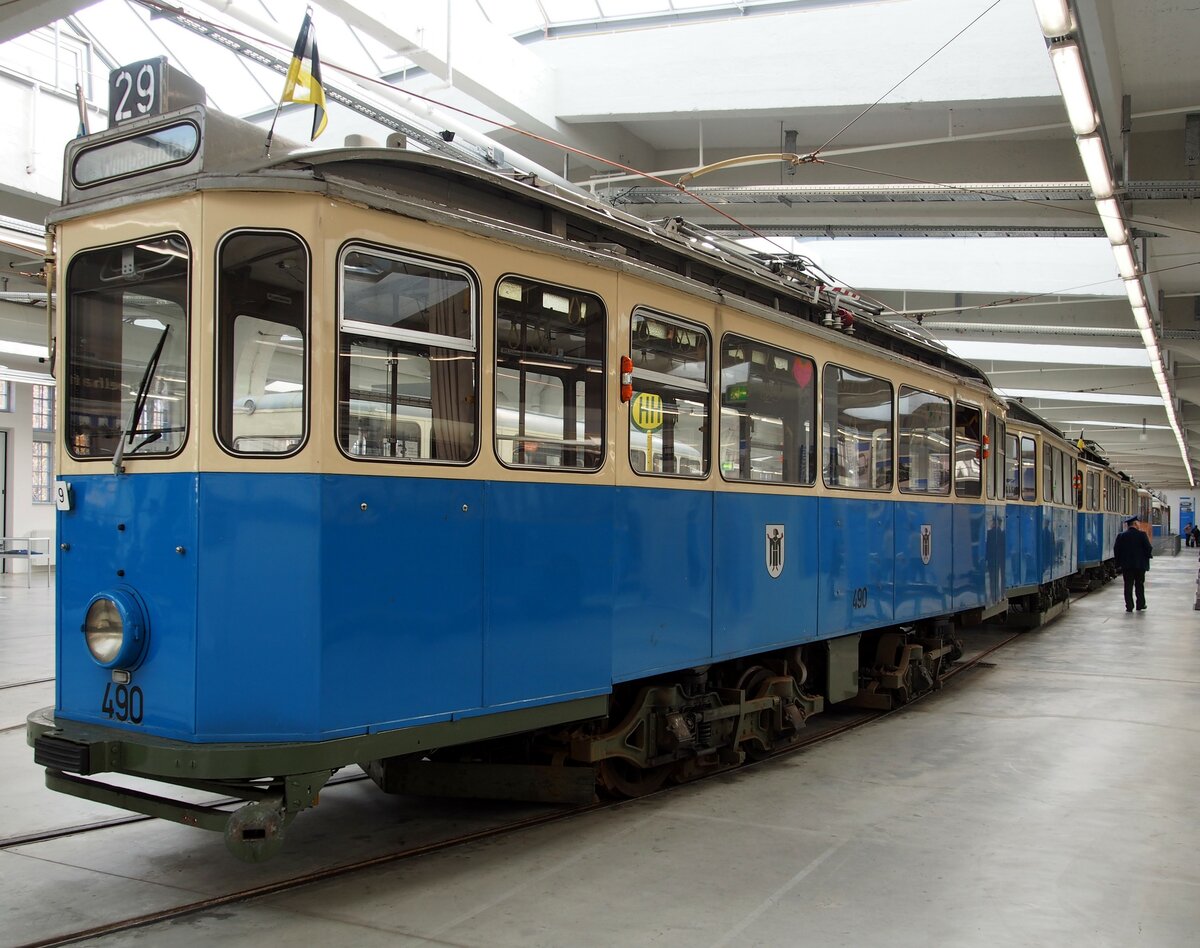 Straßenbahn / Stadtverkehr;  München;  D 6-3 Nr.490 von Böker Baujahr 1911 im MVG Museum am 09.11.2014.