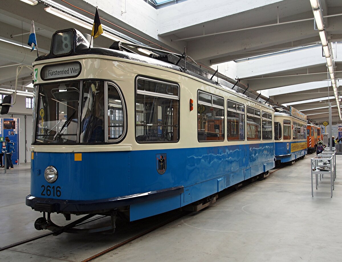 Straßenbahn / Stadtverkehr; München,     M 5-65 Nr.2616 von Rathgeber Baujahr 1965 im MVG-Museum München am 19.11.2014.