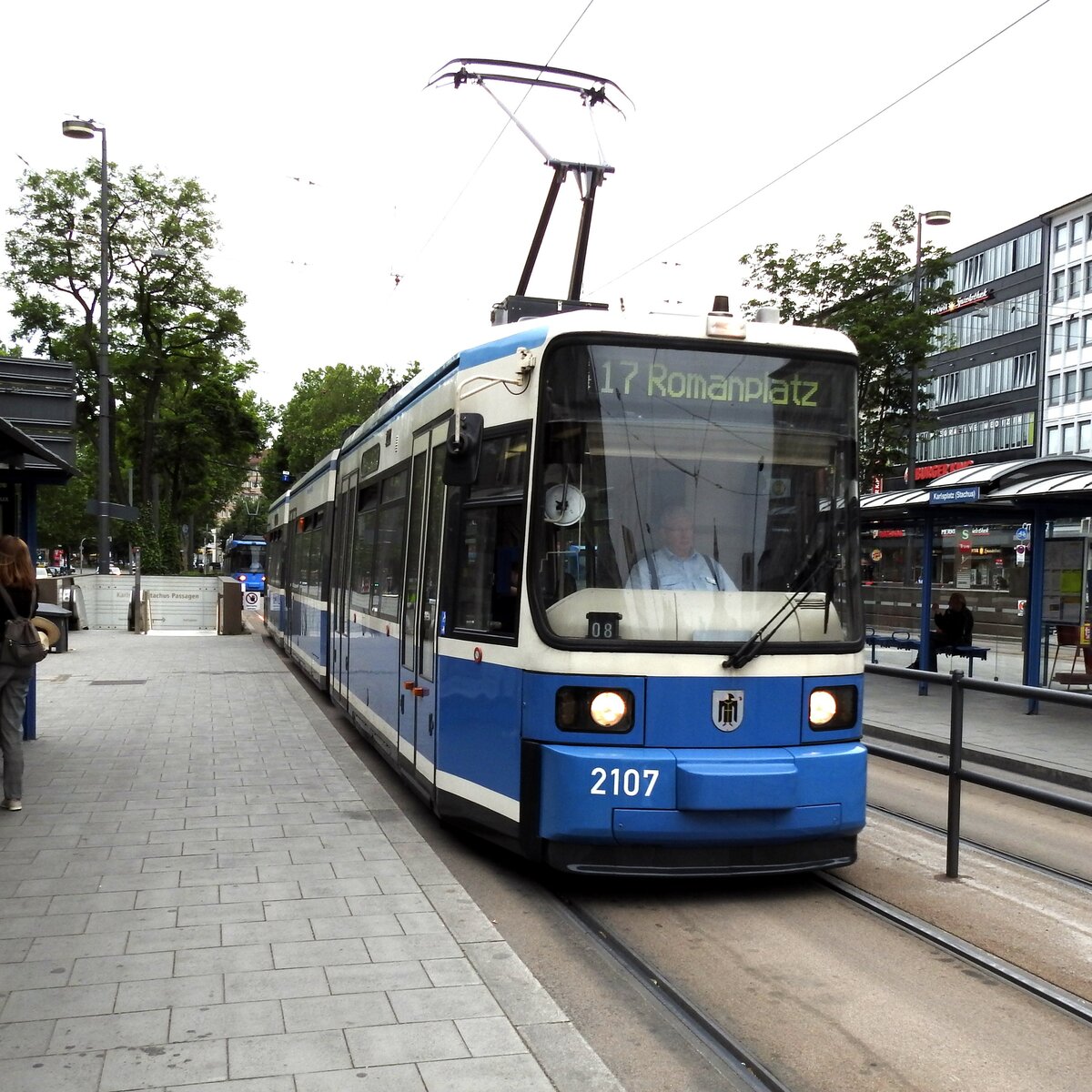 Straßenbahn / Stadtverkehr; München; R 2.2 Nr.2107 von AEG Baujahr 1994 am Stachus in München am 09.06.2019. 