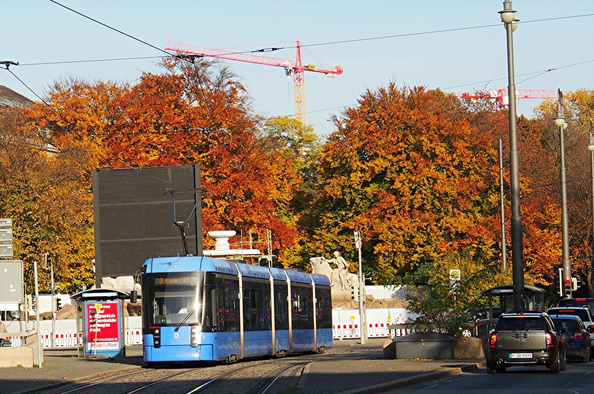 Straßenbahn / Stadtverkehr; München;   S 1-5 Nr.2319 Variobahn von Stadler Baujahr 2012 am Lenbachplatz in München am 09.11.2014.