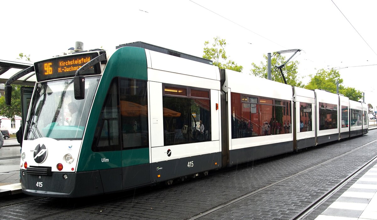 Straßenbahn / Stadtverkehr; Potsdam;  Verlängerter Combino Nr.415 mit Namen  Ulm  von Siemens Baujahr 2001/Verlängerung 2018 in Potsdam am 30.08.2018.