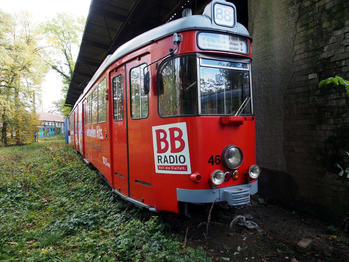 Straßenbahn / Stadtverkehr Schöneiche/Berlin; GT 6 N.46 von Düwag Baujahr 1996 in Schöneiche, Dorfstrasse am 18.10.2019.