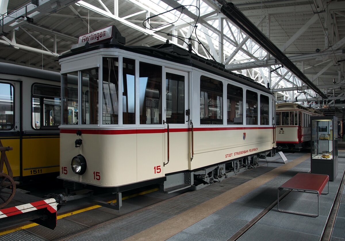 Straßenbahn / Stadtverkehr; Stuttgart;    T 2 Typ200 Nr.15 von Maschinenabrik Esslingen Baujahr 1929 im Straßenbahnmuseum Stuttgart am 09.10.2014.
