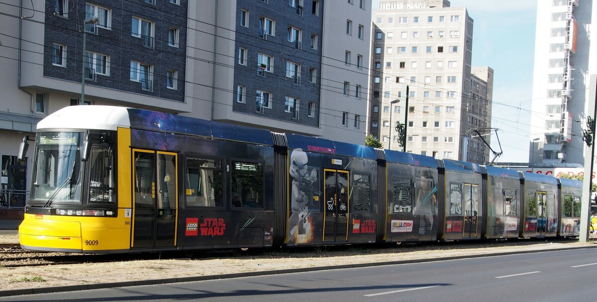 Straßenbahn / Stadtverkehr; U-Bahn; Berlin; GT 8-11 ZRL Nr.9009 von Bombardier Baujahr 2016 bei der Marienkirche in Berlin am 11.09.2018.