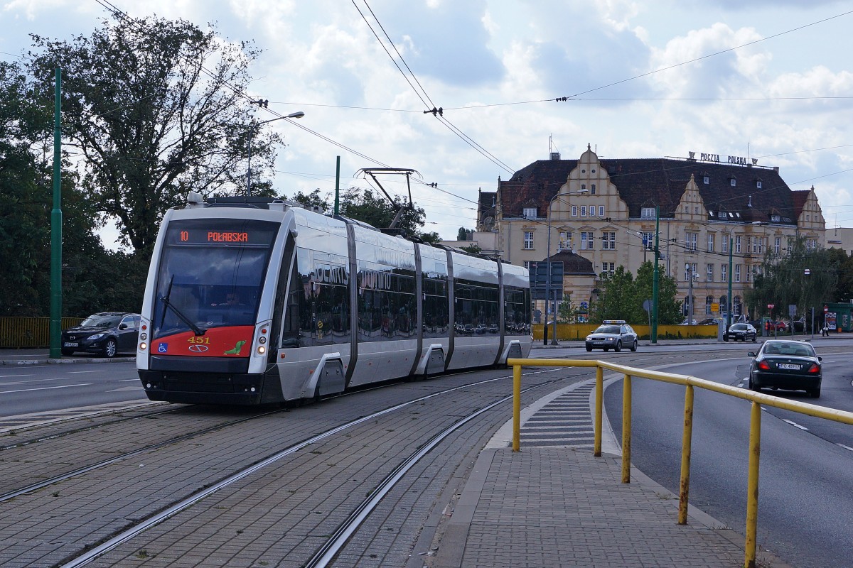 STRASSENBAHNBETRIEBE IN POLEN
Strassenbahn POSEN
Niederflurgelenkwagen Nr. 451 des Typs Solaris Tramino RT6N1
aufgenommen am 17. August 2014 
Foto: Walter Ruetsch