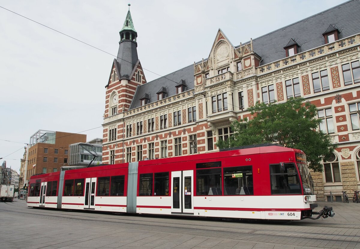 Straßenbahn/Stadtverkehr Erfurt Combino NF 6 Nr.640 von Siemens Baujahr 2003 am Anger in Erfurt am 26.06.2015.