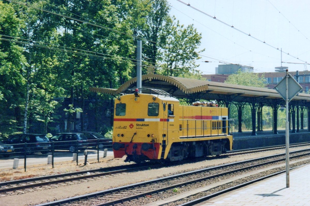 Strukton 302282 durchfahrt am 15 Juli 2006 's-Hertogenbosch.