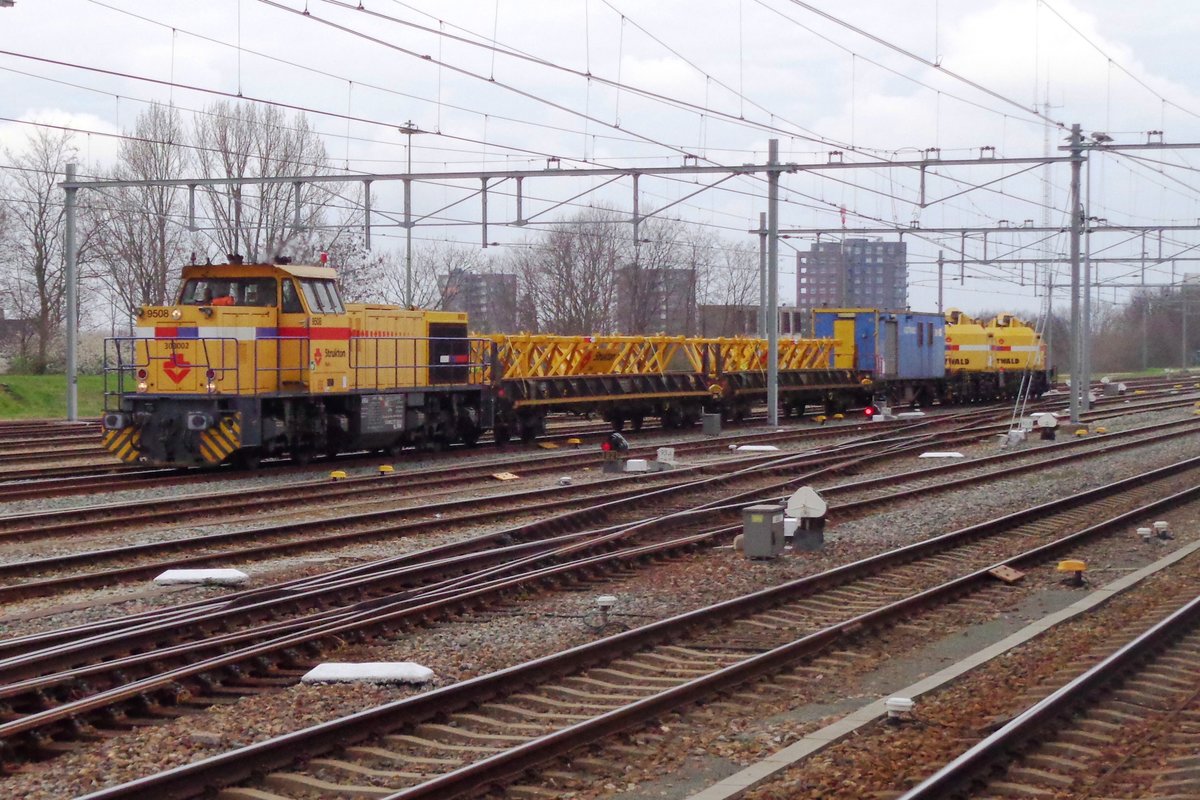 Strukton 303002 lauft am 28 März 2019 in Nijmegen ein.