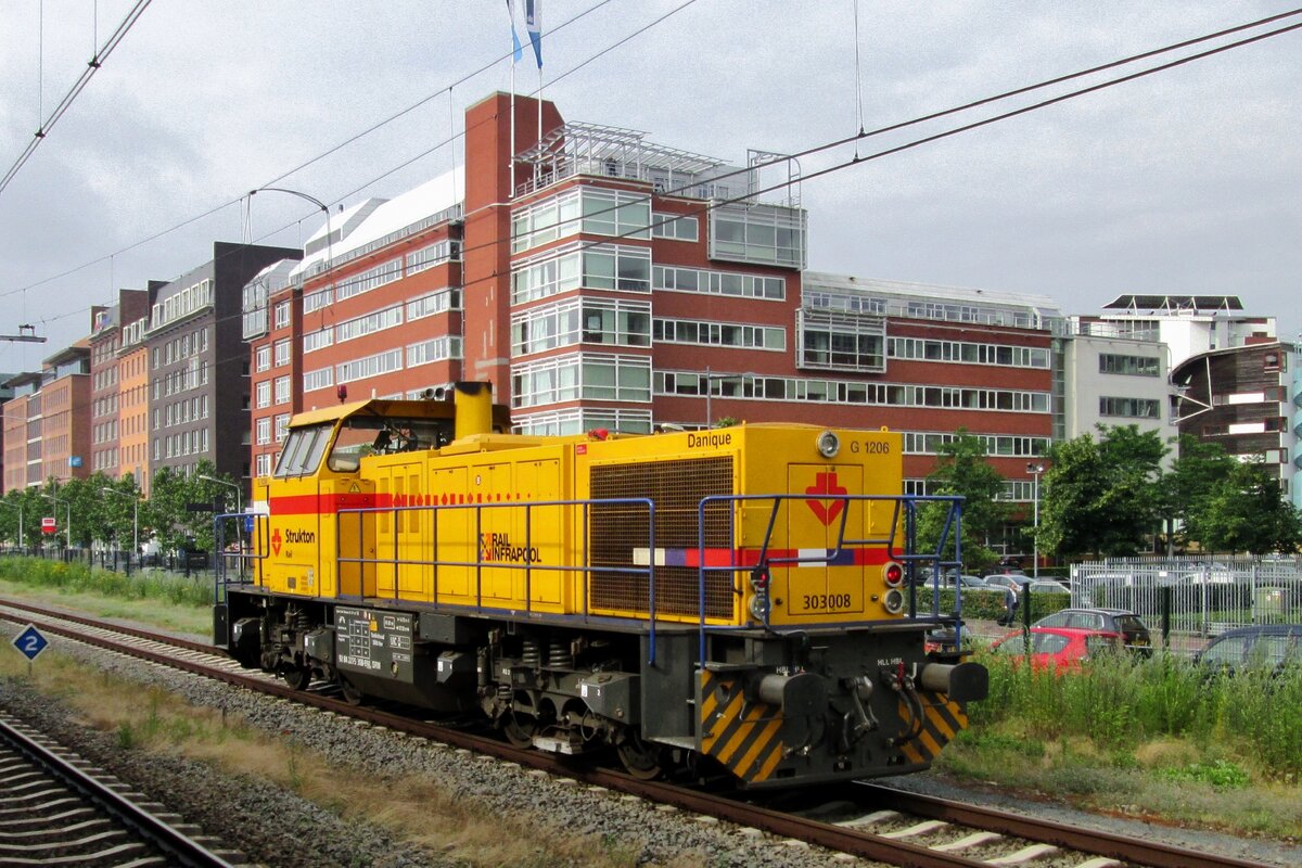 Strukton 303008 durchfahrt am 22 Juli 2016 ´s Hertogenbosch.