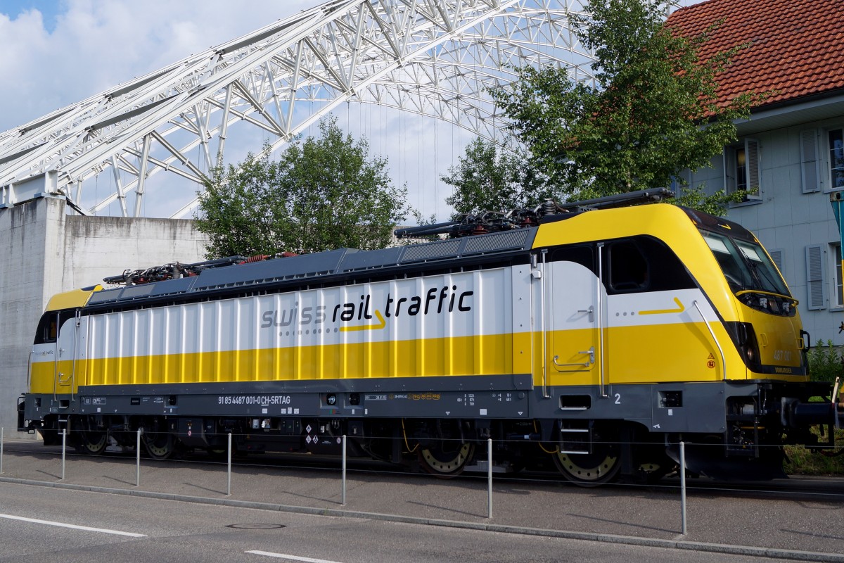 SWISS RAIL TRAFIC: Sondermüllzug ab Kölliken nach Niederglatt mit der Rem 487 001 von Bombardier vor der Deponie in Kölliken am 2. Juni 2015.
Foto: Walter Ruetsch