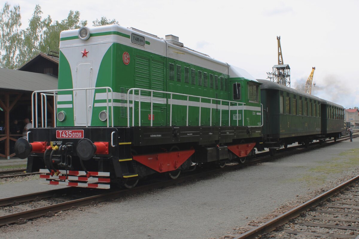 T435 0139 steht am 11 Mai 2024 ins Eisenbahnmuseum in Luzna u Rakovnika. 