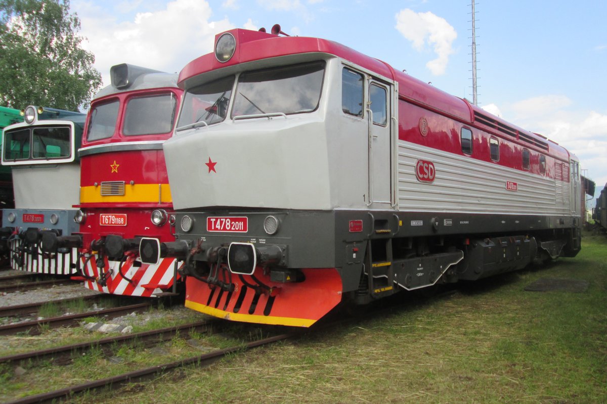 T478 2011 steht am 30 Mai 2015 in Vrutky Nakladi Stanica.