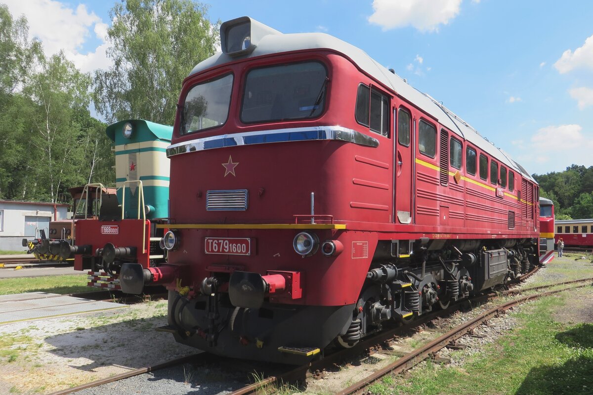 T679 1600 steht am 12 Juni 2022 ins Eisenbahnmuseum von Luzna u Rakovnika.