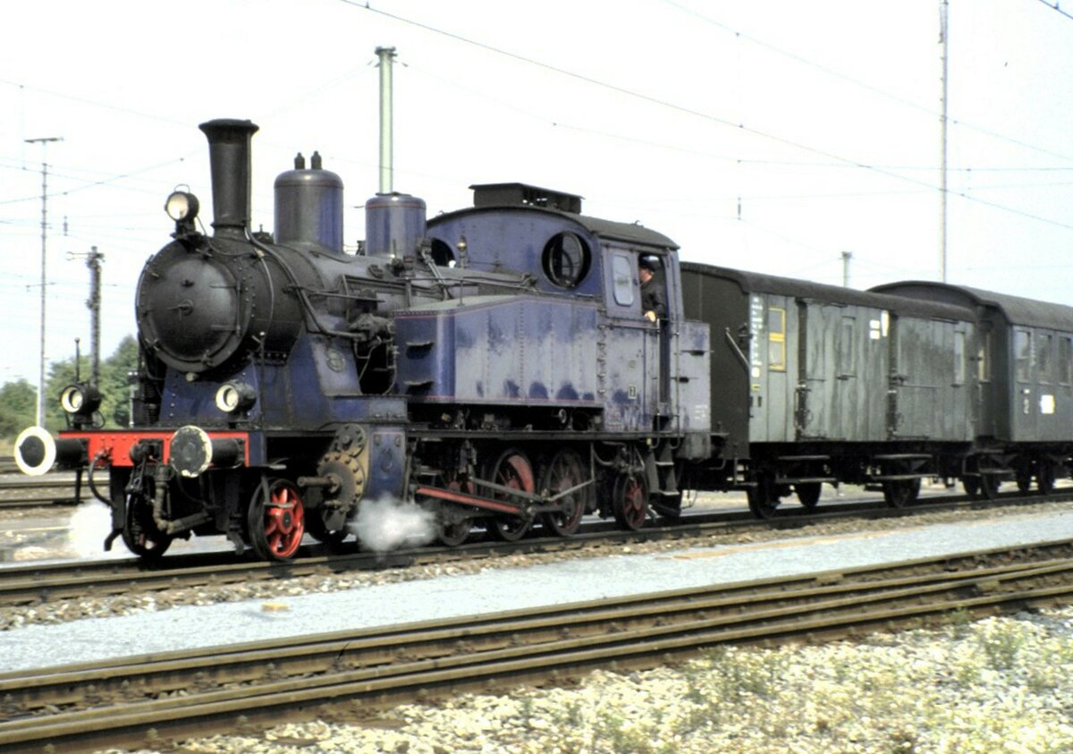 TAG 7 der Tegernseebahn bei der Jubiläumsparade 150 Jahre Deutsche Eisenbahn in Nürnberg am 14.09.1985. Programm-Nummer 2.9 Bayerischer Privatbahnzug TAG 7 (ex 98 1803) mit Wagen 14 (PwPost L.), 21 und 23, beide AB 3, komplette Garnitur der Tegernseebahn.