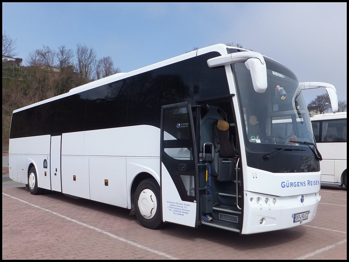 Temsa Safari HD von Grgens Reisen aus Deutschland im Stadthafen Sassnitz.